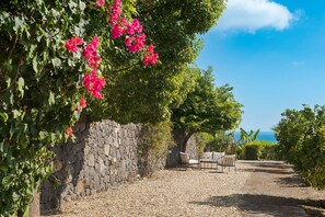 Terrace/patio - Villa with pool and breathtaking view - DiCasaInSicilia (Santa Venerina)