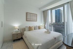 Apartamento superluxo, vista para o lago | Cortinas blackout, ferros/tábuas de passar roupa, Wi-Fi de cortesia