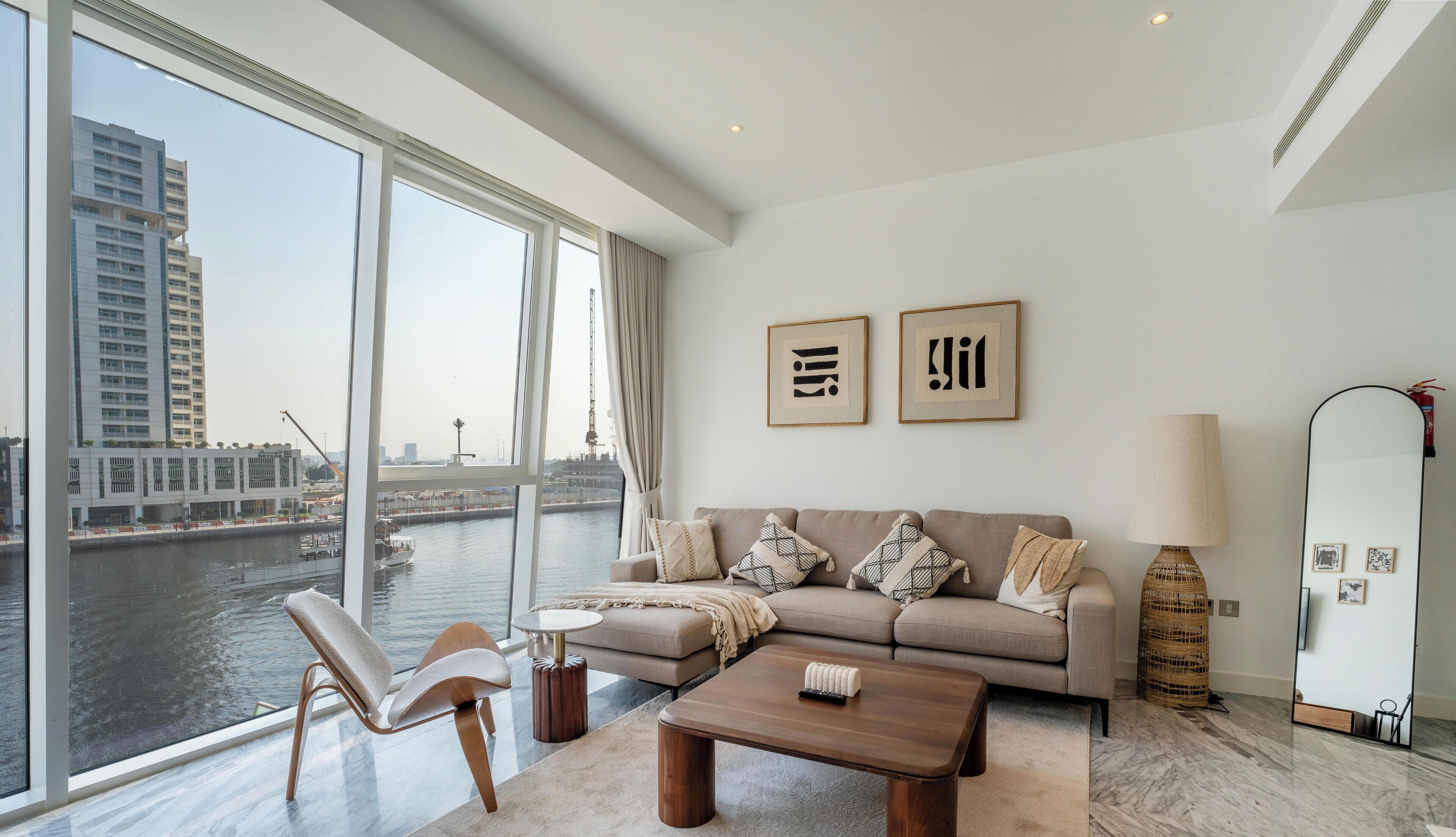 Apartamento superluxo, vista para o lago | Sala de estar