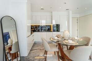 Luxury-Apartment, Seeblick | Eigene Kochnische