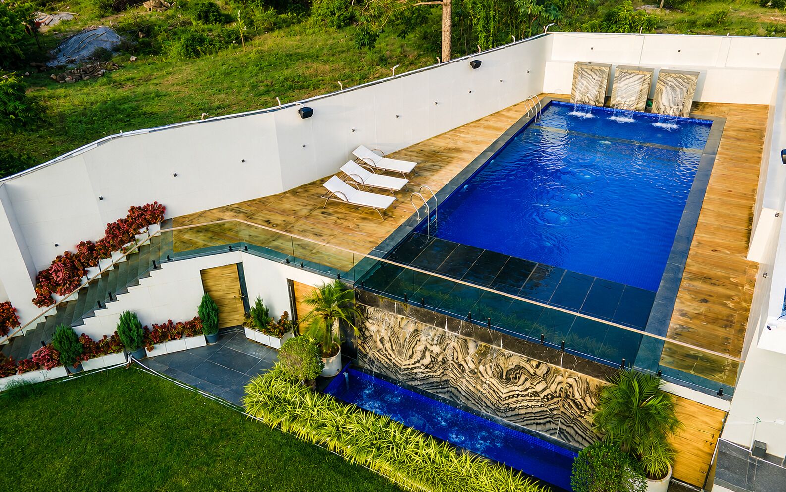 11 kolam renang outdoor