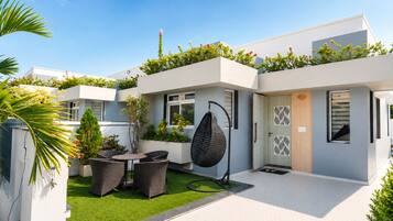 2BHK Mountain View Luxury Jacuzzi Villa with Balcony | Desk, laptop workspace, free WiFi