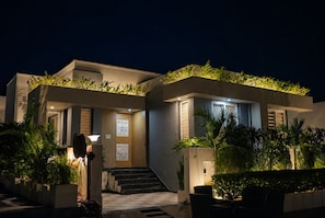 2BHK Mountain View Luxury Pool Villa with Balcony