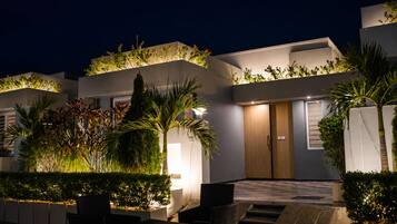Bungalow, 2 Bedrooms, Balcony, Garden View | Reception