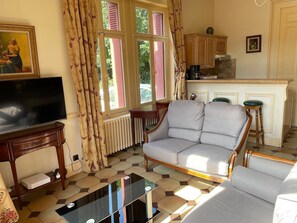 Suite Familiale, vue jardin | Coin séjour