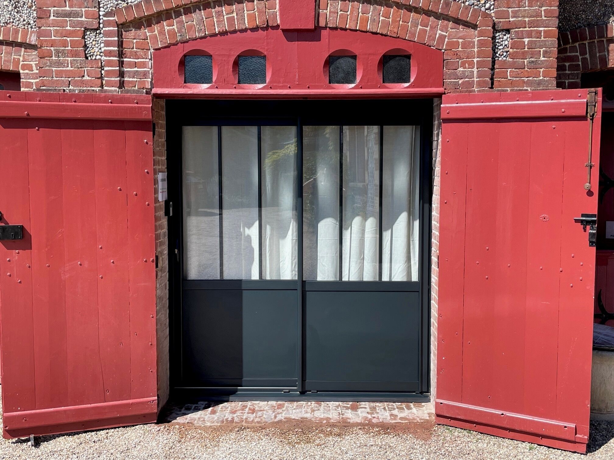 Mặt tiền nơi lưu trú