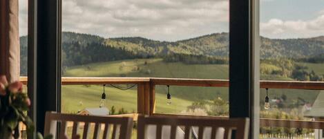 패밀리 샬레, 산 전망 | 야외 식당