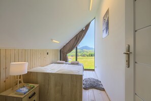 Desk, laptop workspace, iron/ironing board, free WiFi