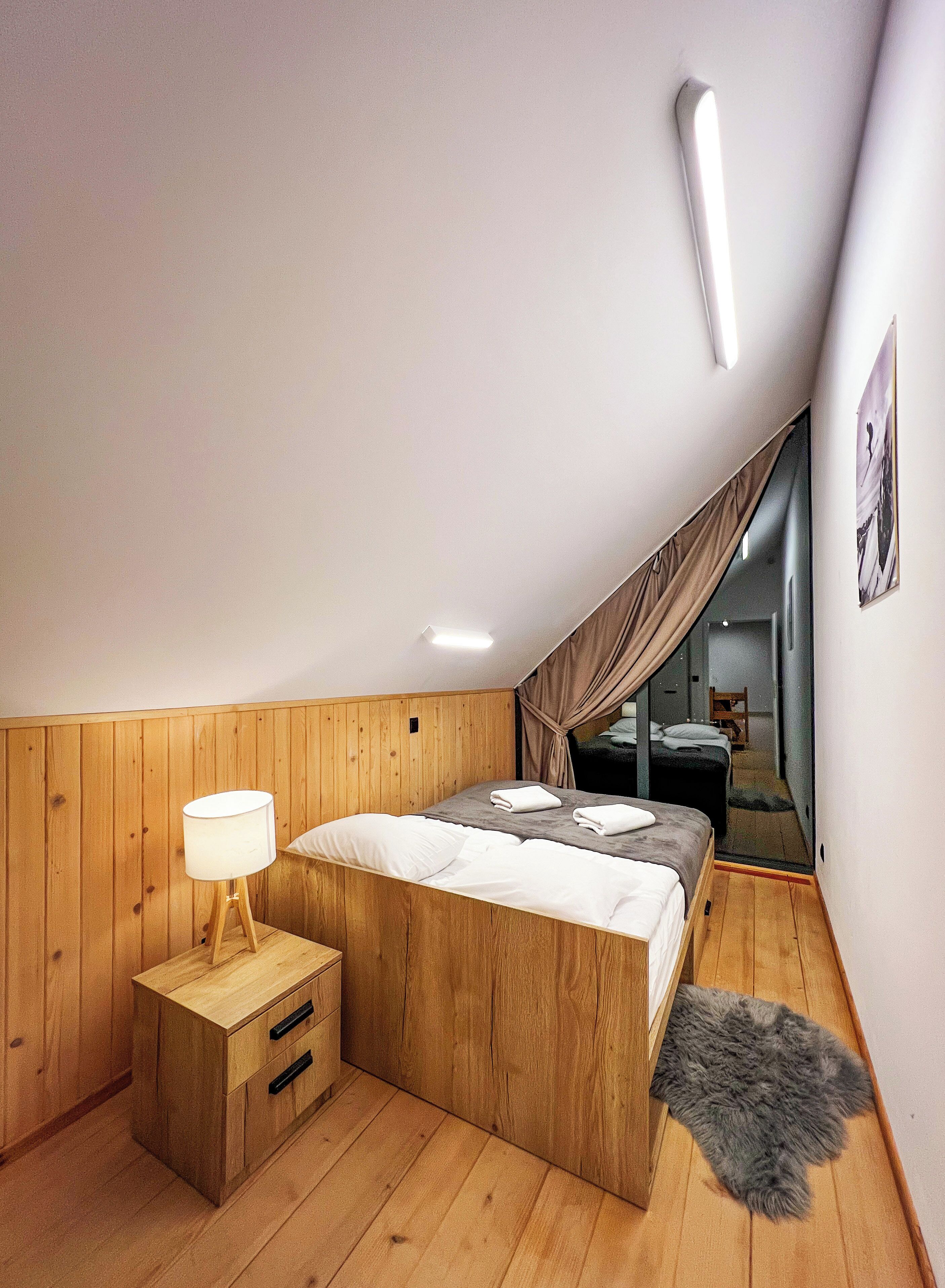 Family Chalet, Mountain View | Iron/ironing board, free WiFi