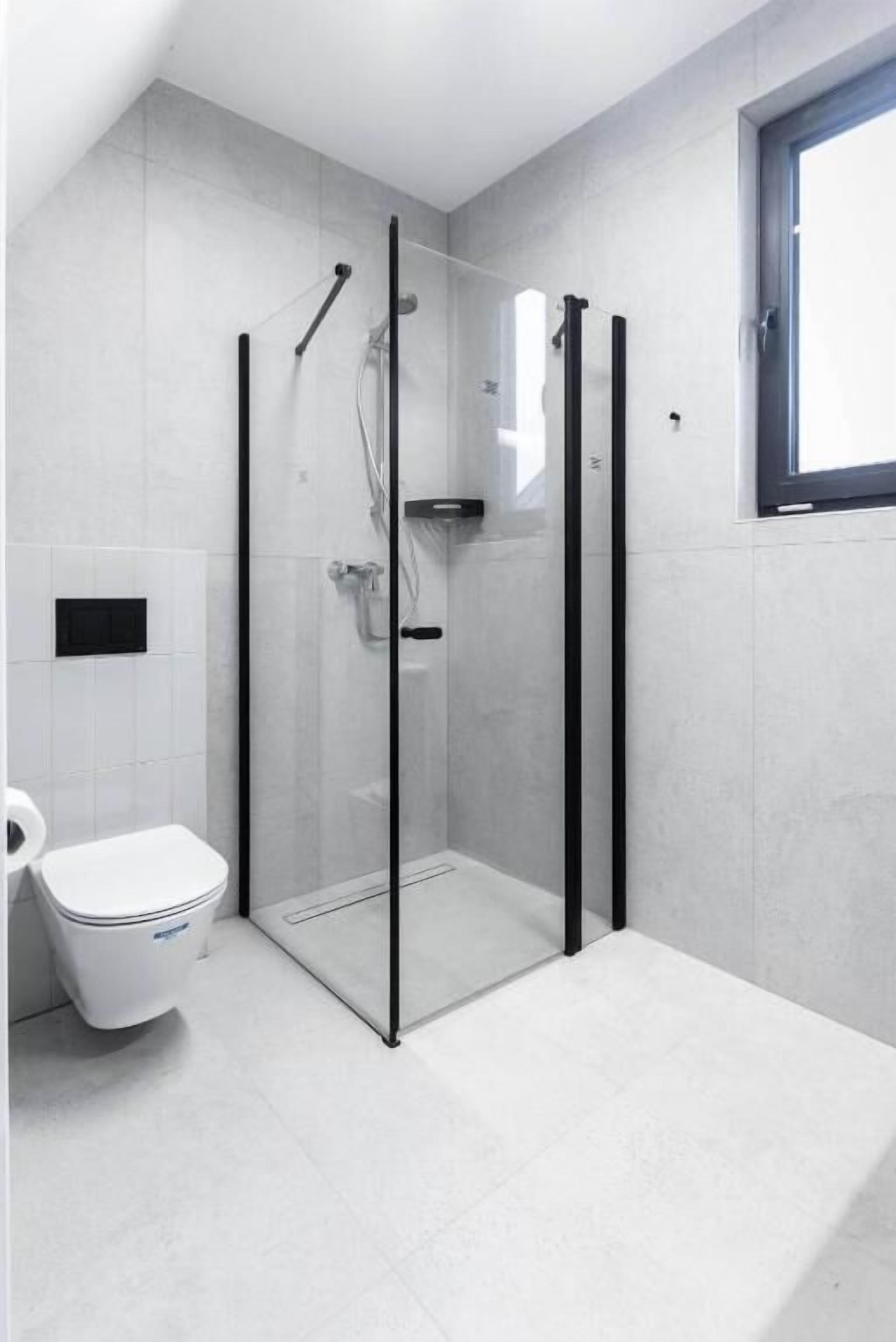 Baño | Secador de pelo, toallas, jabón y papel higiénico