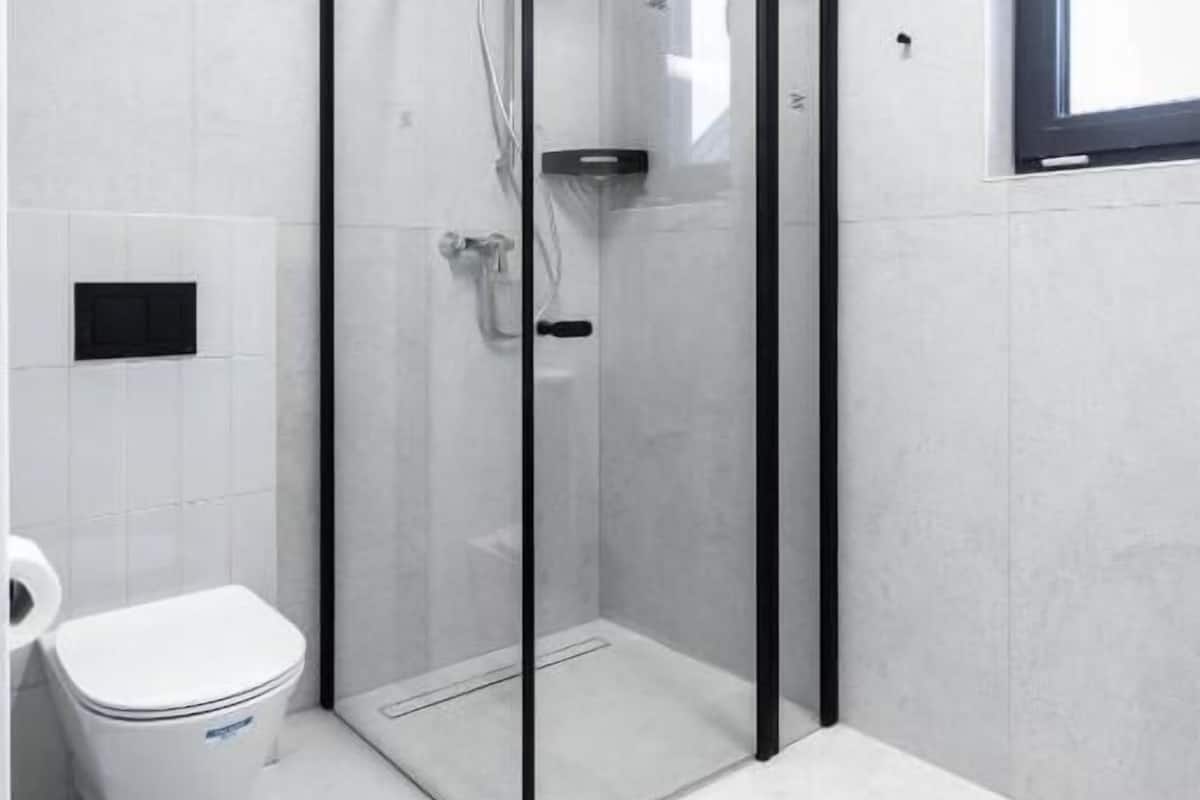 Badezimmer | Haartrockner, Handtücher, Seife, Toilettenpapier