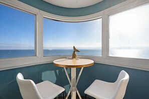 Dining - Stunning 18th-floor oceanfront retreat offering sweeping panoramic views of the Atlantic Ocean (Ocean City)