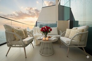 Terrace/patio - Binghatti Royale • Chic 1BR Retreat w/ Balcony (Dubai)