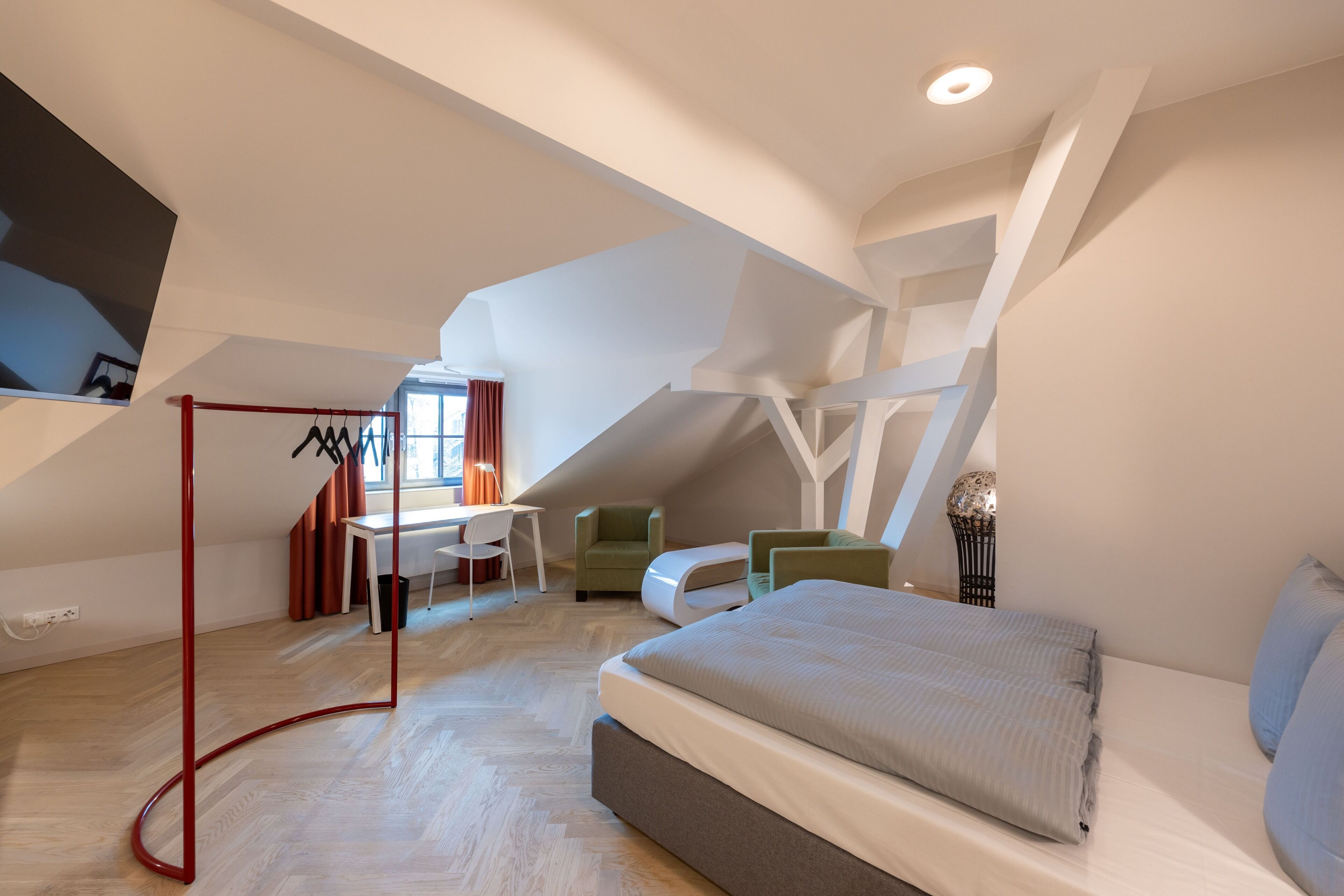 家庭四人房, 城市景观 | 办公桌、免费 WiFi、床单