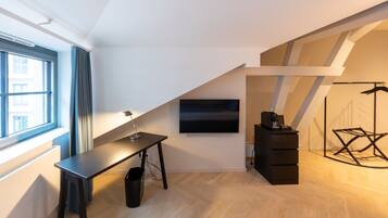 Yhden hengen standard-huone, kaupunkinäköala | Oleskelualue | Leluja