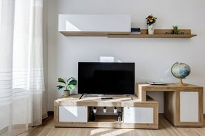 Apartment, 1 Queen Bed with Sofa bed, Kitchen, Courtyard View | Living area | 32-inch flat-screen TV with digital channels - Testaccio Patty Flat (Rome)