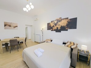 Apartment, 1 Queen Bed with Sofa bed, Kitchen, Courtyard View | Living area | 32-inch flat-screen TV with digital channels - Testaccio Patty Flat (Rome)