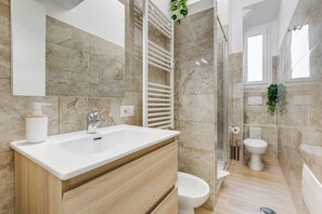 Apartment, 1 Queen Bed with Sofa bed, Kitchen, Courtyard View | Bathroom - Testaccio Patty Flat (Rome)