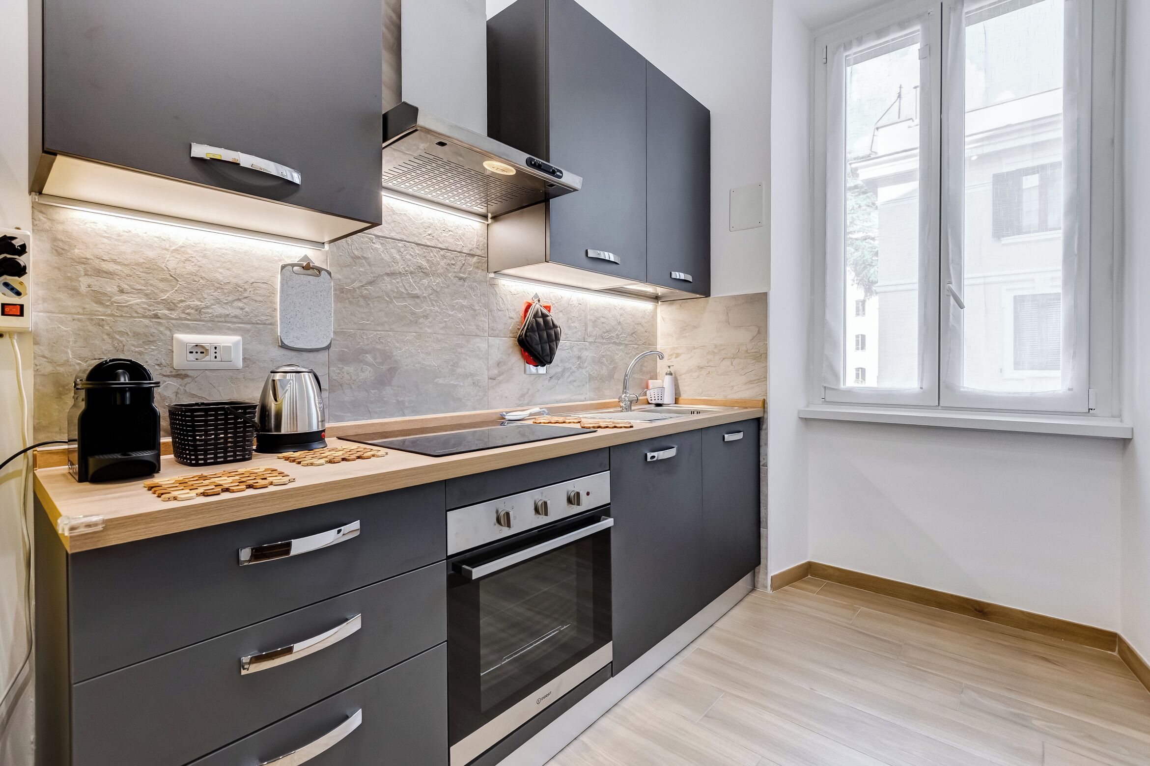 Apartment, 1 Queen-Bett und Schlafsofa, Küche, Blick auf den Innenhof | Eigene Küche