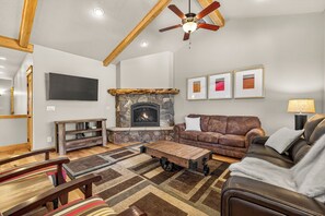 تلفزيون ذكي، مدفأة، كُتُب