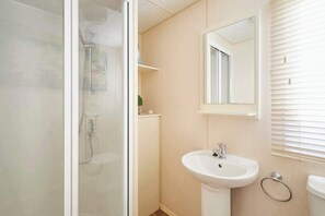 Shower, hair dryer, towels, shampoo