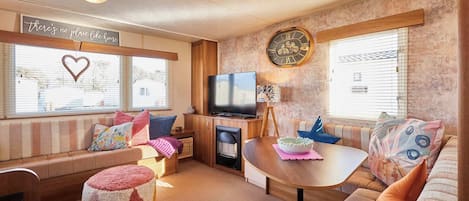 TV, fireplace, offices