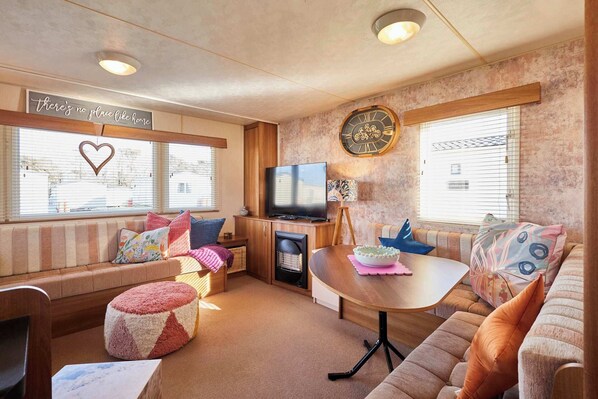 TV, fireplace, offices