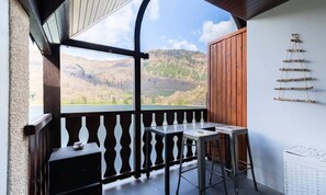 Outdoor dining - Holiday Home in Loudenvielle by the Lake (Loudenvielle)