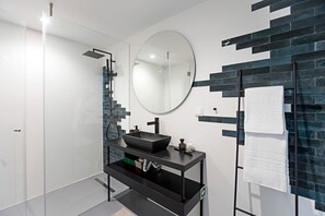 Bathroom - Regras Apartments & Garden A11 by Benefit Collection (Porto)