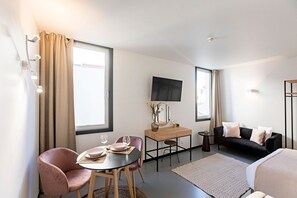 Living area - Regras Apartments & Garden A11 by Benefit Collection (Porto)