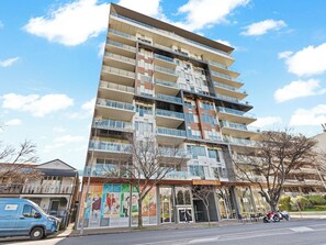 Exterior - Luxurious CBD Apartment with Parkland Views (Adelaide)