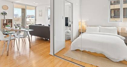 Luxurious CBD Apartment with Parkland Views