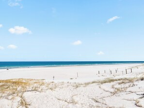 Beach - Bayside Bliss – Cosy 2BR Apartment by the Beach. (West Beach)