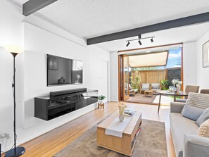 TV - Bayside Bliss – Cosy 2BR Apartment by the Beach. (West Beach)