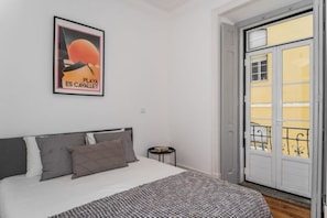 Iron/ironing board, Internet, bed sheets - Downtown Castle and River View Apartment (Lisboa)