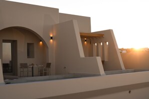 Outdoor dining - Santorini - Villa - Sleeps 2 - Pool - Parking (Santorini)