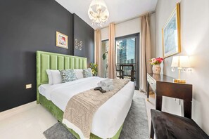Iron/ironing board, WiFi, bed sheets - Free housekeeping visits during your stay - StayShort - 1 Bed in Zada Tower sleeps 3 with Balcony (Business Bay)