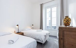 Desk, iron/ironing board, free WiFi, bed sheets - Family-Friendly Apartment in the Heart of Nice – Walk Everywhere (Nice)