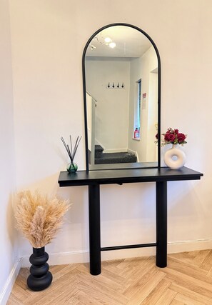 Interior - Clean, Comfy & Spacious 2-Car/ Van Driveway Home (Birmingham)