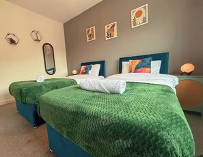 Iron/ironing board, WiFi, bed sheets - Clean, Comfy & Spacious 2-Car/ Van Driveway Home (Birmingham)