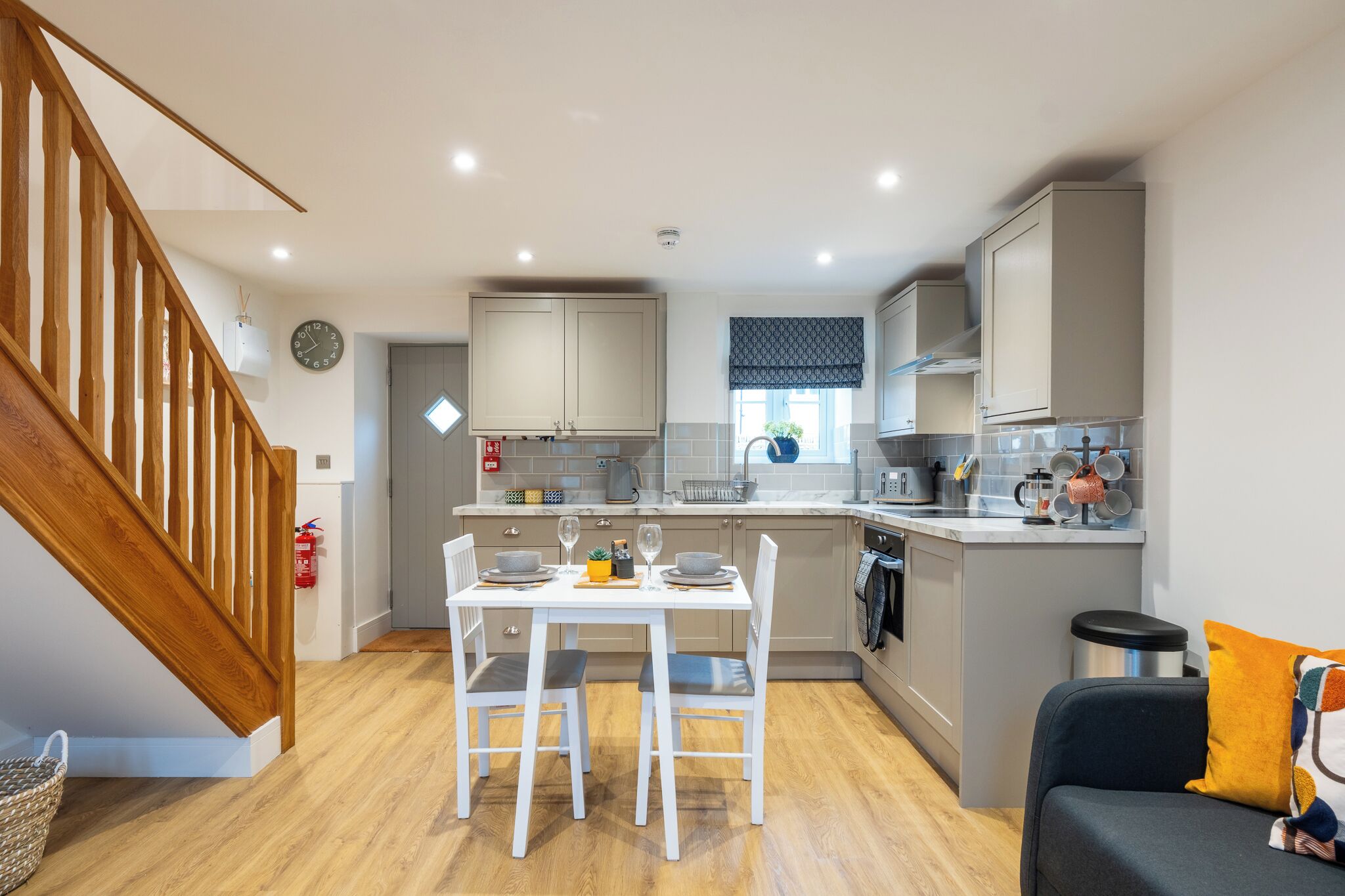 تناول الطعام داخل الغرفة