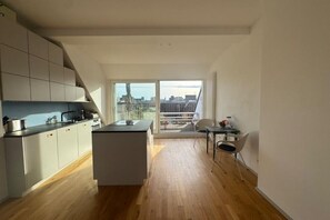 Private kitchen - Bright designer loft with terrace in Friedrichshain (Berlin)