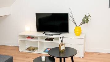 Basic Apartment | Living room