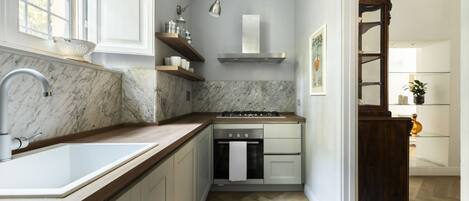 Geladeira, micro-ondas, lava-louças, torradeira