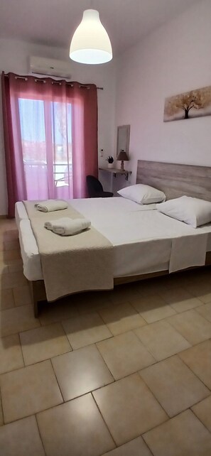 Room - Seafront Apartment in Chania 6 (Chania)