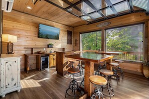 Dining - Woodland Trek Retreat ~ Sleeps 40 ~ Pool ~ Game Room (Sevierville)