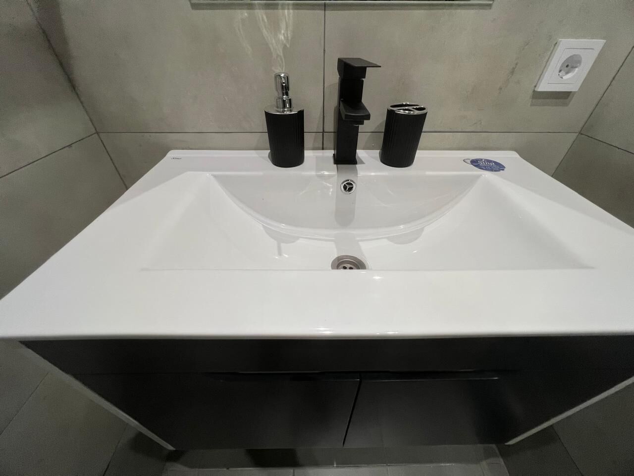 Secador de pelo, toallas, jabón, papel higiénico
