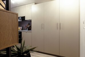 Fridge, microwave, oven, coffee/tea maker - Studio moderne et calme au cœur du quartier Clemenceau, Perpignan (Perpignan)