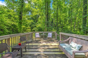 Property grounds - Bear Cub Retreat - A charming cabin less than a mile to Gatlinburg, with 3/2.5 (Gatlinburg)
