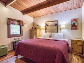 Unclassified image, 5 of 58, button - Bear Cub Retreat - A charming cabin less than a mile to Gatlinburg, with 3/2.5 (Gatlinburg)